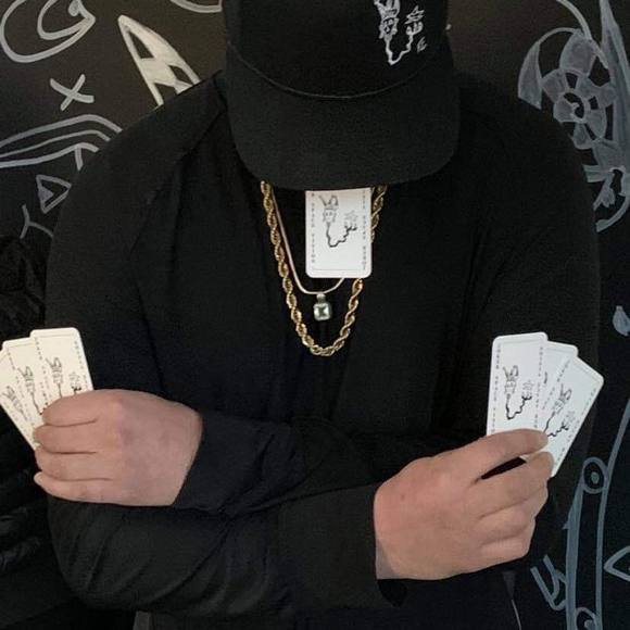 Meet your Posher, Cédric - Picture 1 of 1